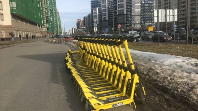 Сезон новый, проблемы старые: малолетние продолжат рассекать по Петербургу на электросамокатах