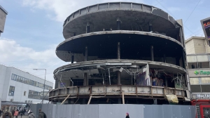 В Петербурге возобновили снос полуразрушенного ТЦ у «Приморской»