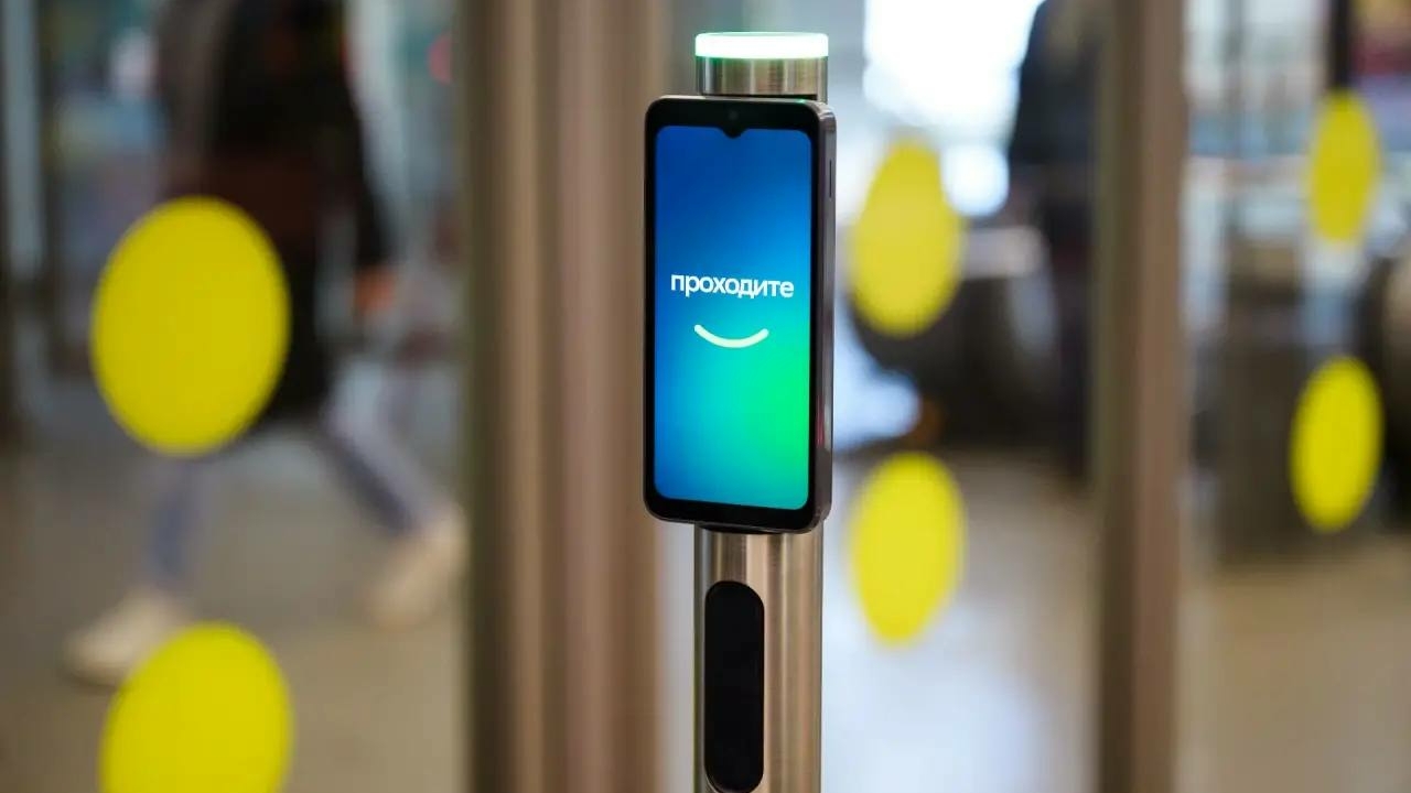 Оплата взглядом за секунду теперь во всех петербургских подземках