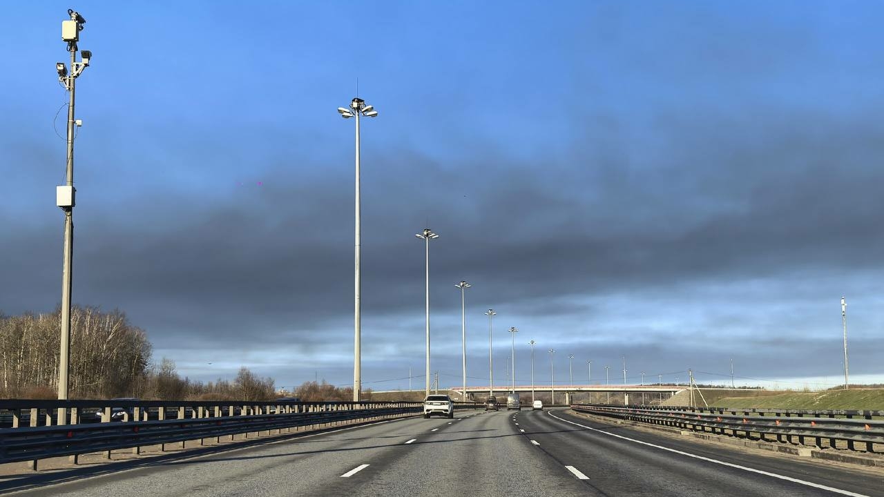 Петербуржцы запечатлели грязное небо над городом