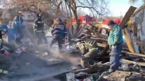 При взрыве газа в Курганской области пострадала пенсионерка, а ее мужа ищут в завалах сотрудники МЧС