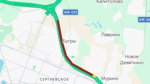 На 26-м километре КАД столкнулись две легковушки и фура: приехала реанимация