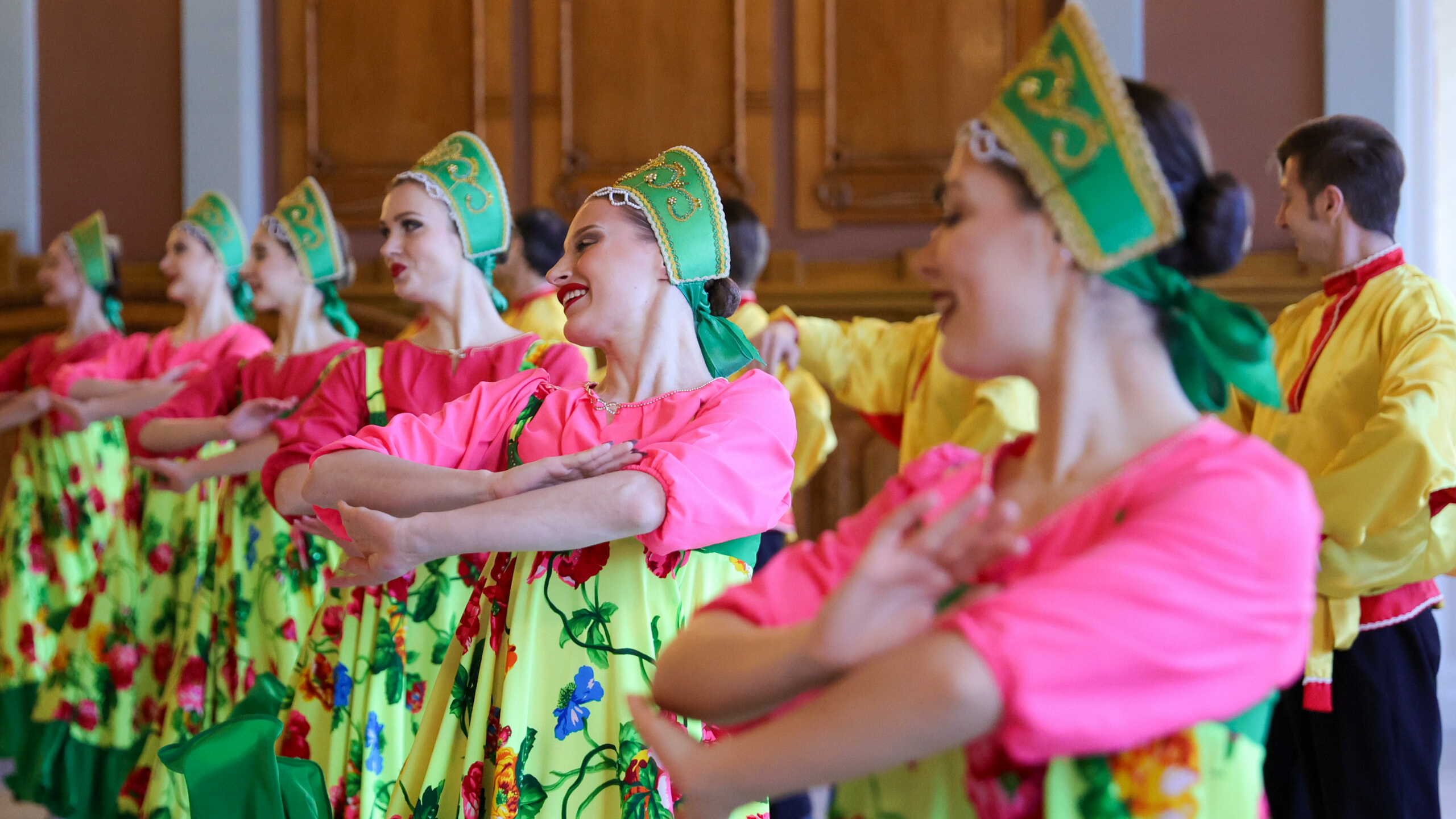 На Витебском вокзале прошел танцевальный флешмоб в честь премии «Город в лицах»