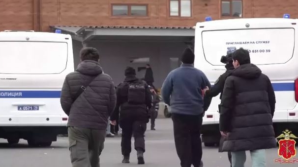В Петербурге свыше 60 новоиспеченных россиян отправили в военкоматы после рейда