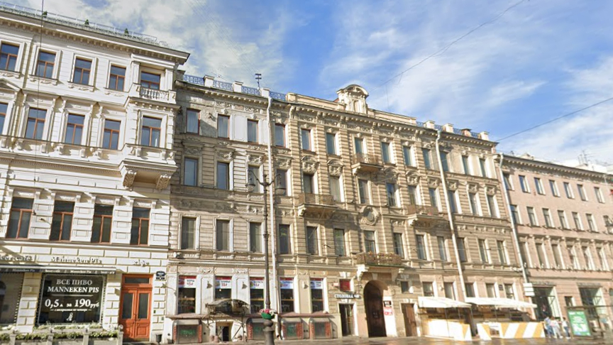 Суд поставил точку в деле о неприличной рекламе на окнах петербургского бара «Евгенич»