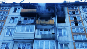 Полиция Петербурга героически спасла жильцов загоревшегося дома: видео