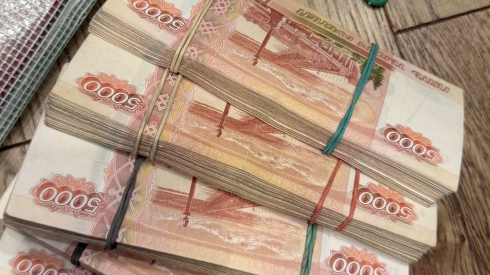 В Петербурге задержали 3 бухгалтеров подпольного банка: видео