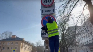 Пациентам поликлиники на Танкиста Хрустицкого разрешили останавливаться у медучреждения, но ненадолго