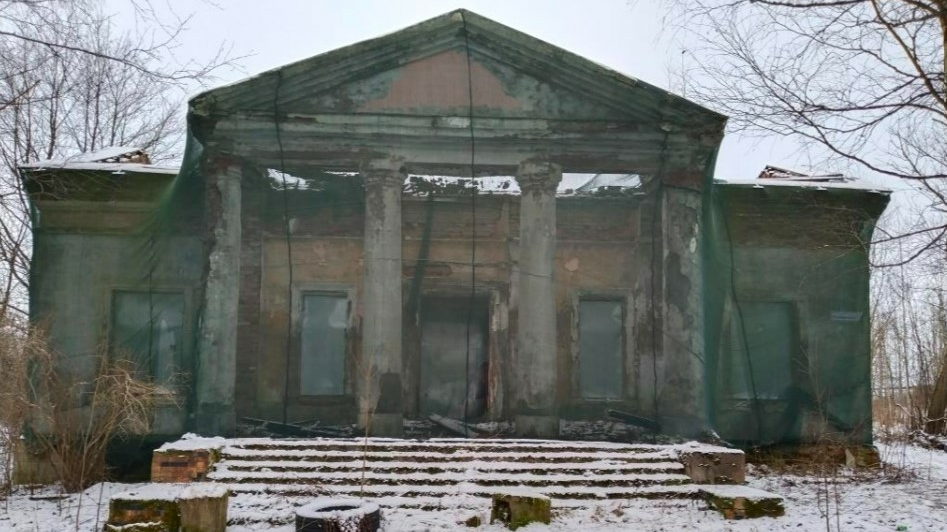 Офис или ТЦ: заброшенный Дом культуры в Красном Селе опять выставили на торги за 12 млн