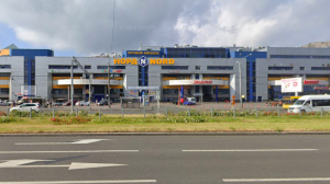 Неправильный монтаж вывески на проспекте Просвещения обернулся уголовным дело для сборщика-монтажника