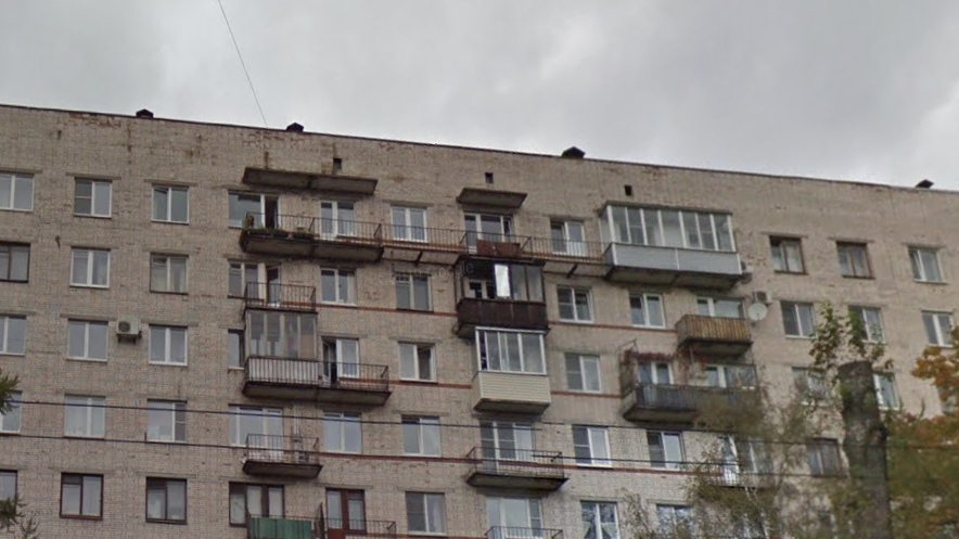 Заложницу пожара на Тореза спасают врачи