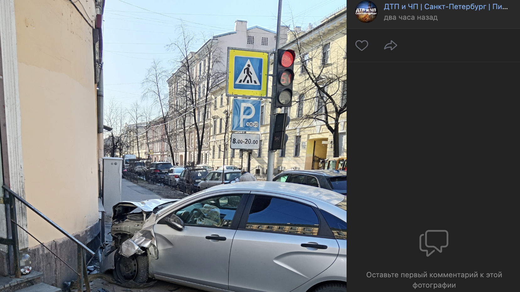 Ехал по полосе для автобусов: водитель LADA Vesta влетел в дом на Загородном