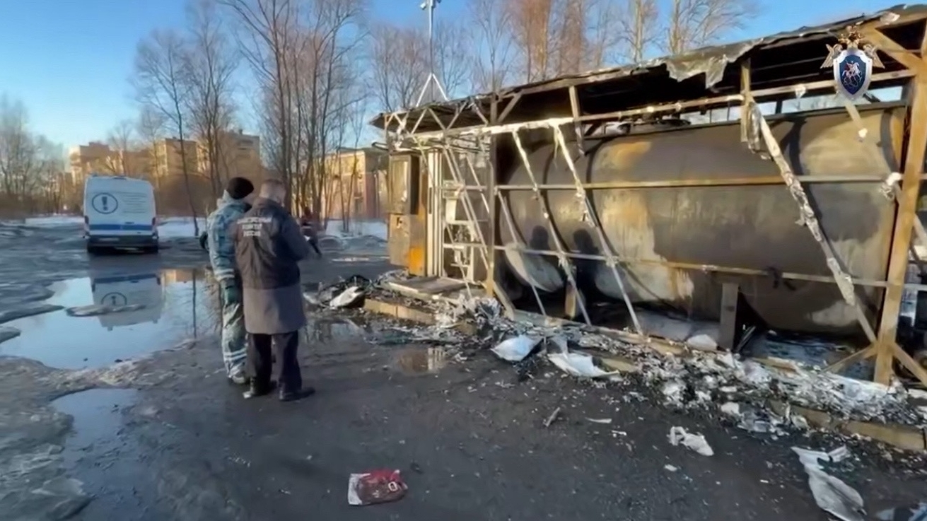 СК возбудил дело о теракте после поджога АЗС в Петербурге