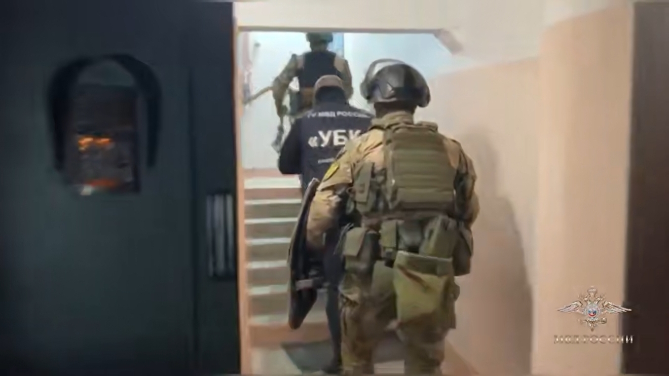 Соучастников петербургских мошенников с GSM-шлюзами задержали в Приморье