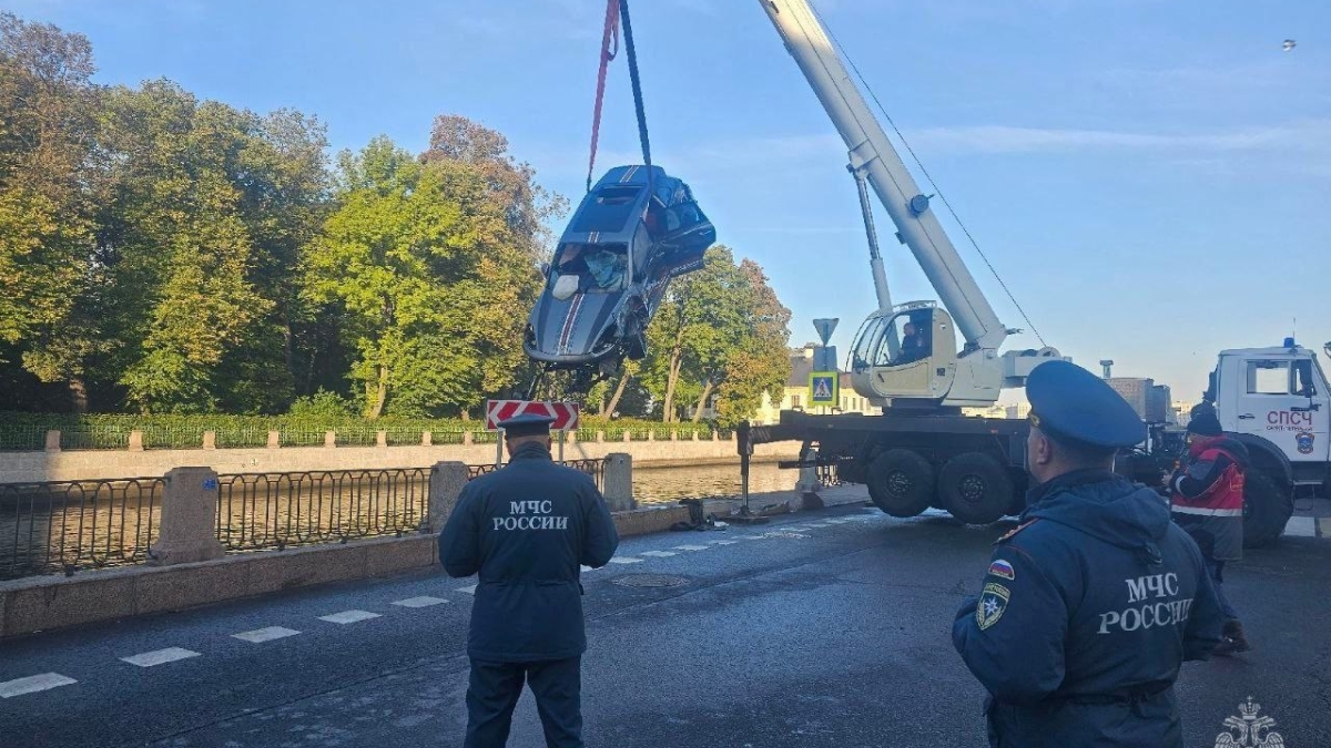 Лихач на Porshe ответит в суде за падение в Фонтанку и смерть 21-летней подруги. Видео