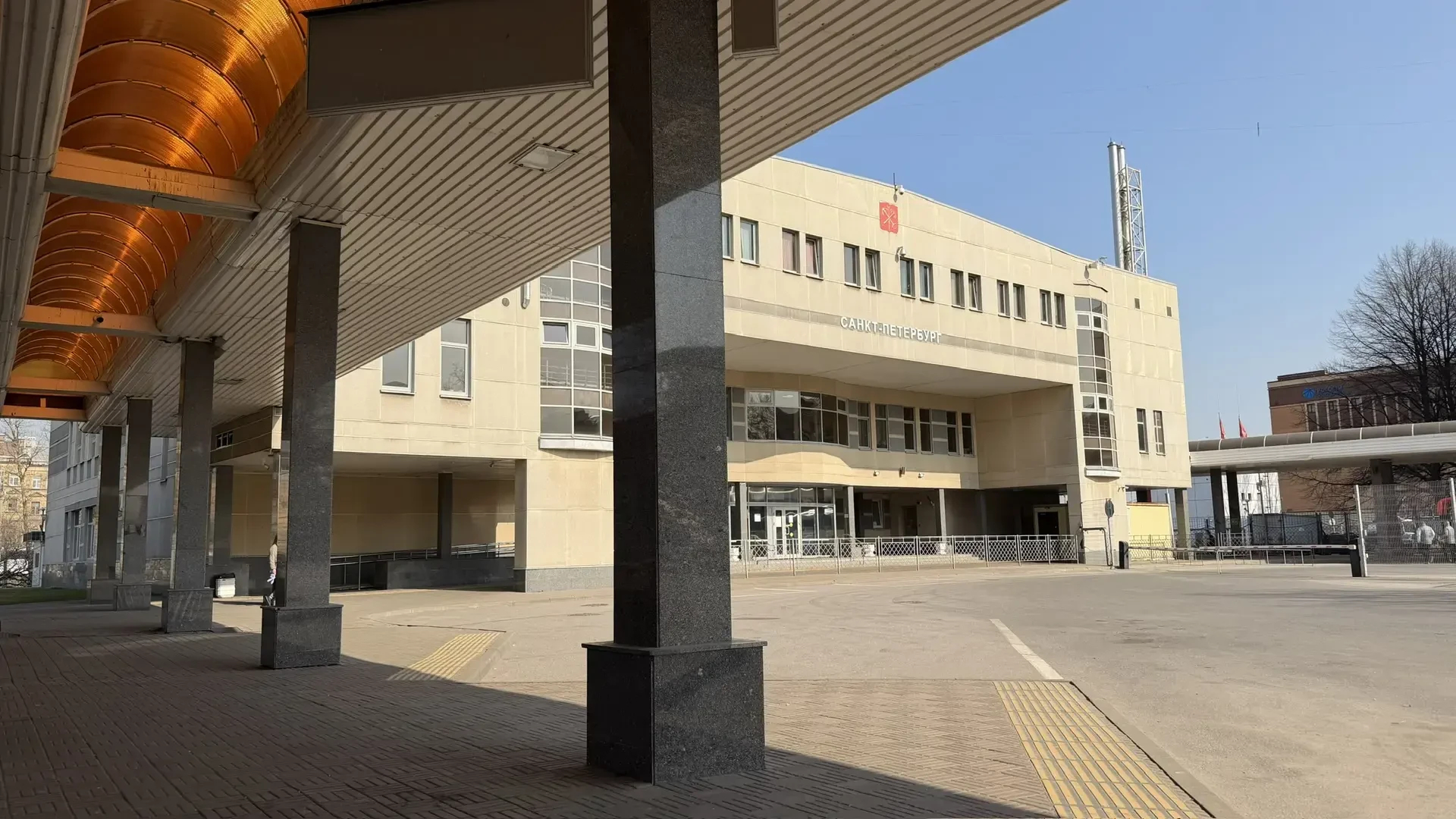 «Лицо города для тысячи приезжих». Комитет по транспорту Петербурга наведался на Автобусный вокзал с проверками