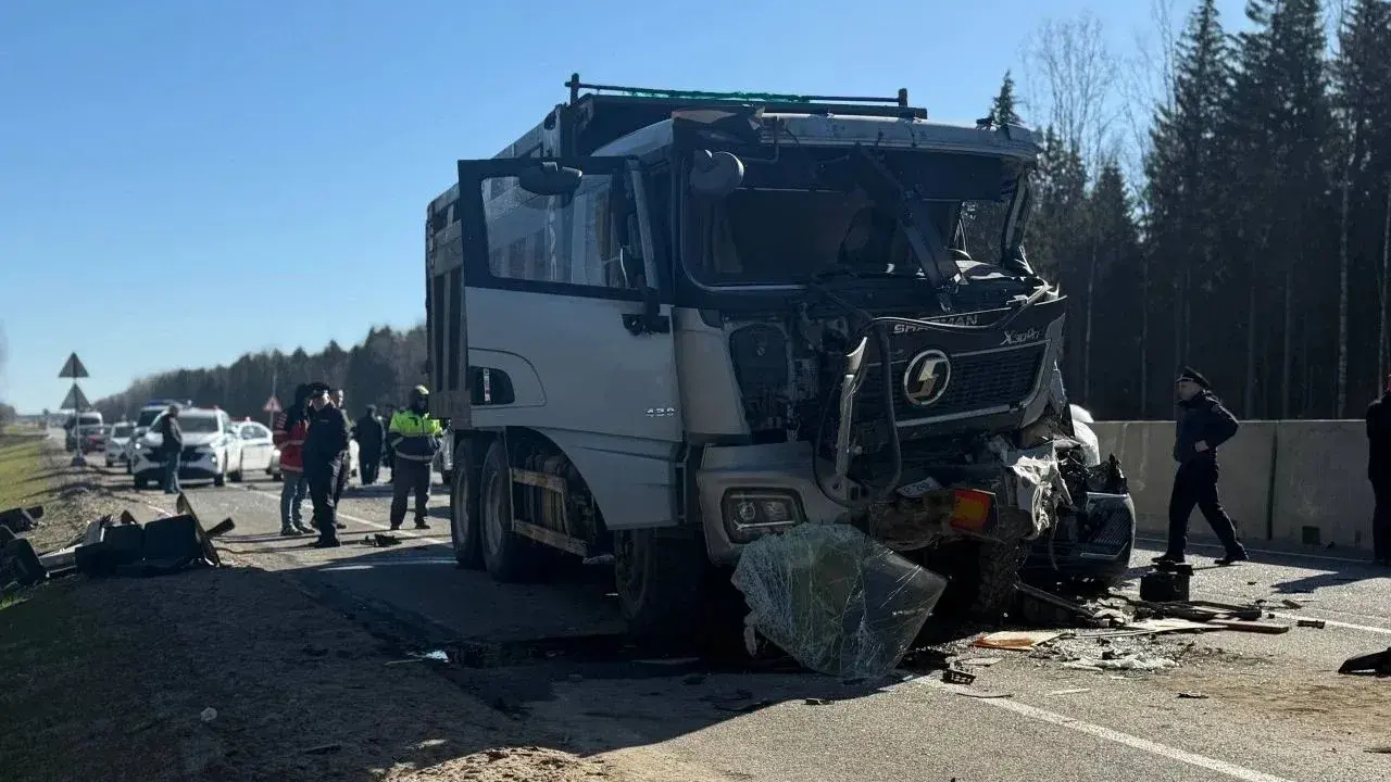 Водитель самосвала попал под уголовку после массового ДТП на трассе А-120