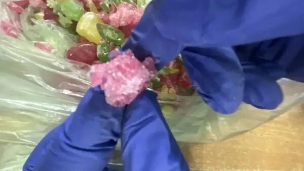 Сладкий подарок с наркотиками почти получил петербургский заключенный в «Крестах»