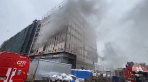 Густой дым унес жизни семи москвичей — огонь на стройке ликвидировали