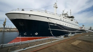 Большой рыболовный траулер спустили на воду в Петербурге