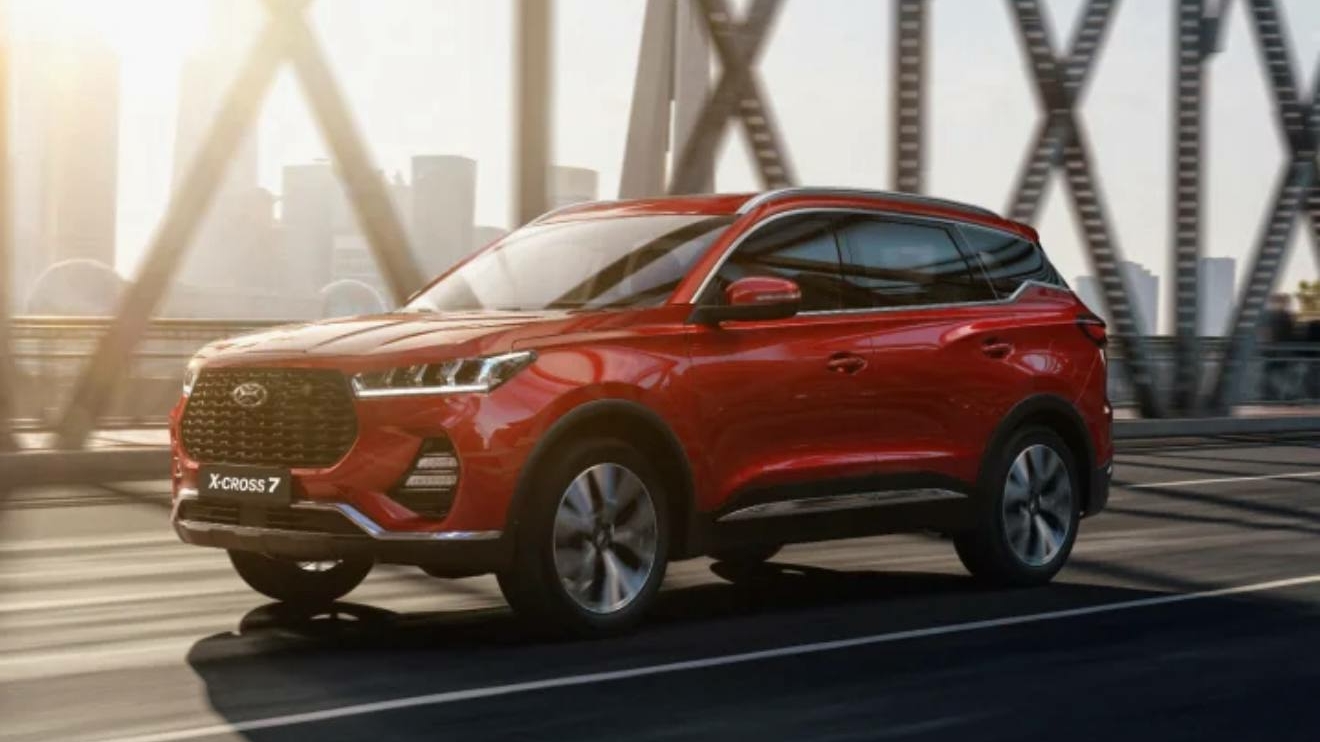 В Петербурге на продажу выставили последний новый кроссовер XCITE X-Cross 7, выпущенный на бывшем заводе Nissan