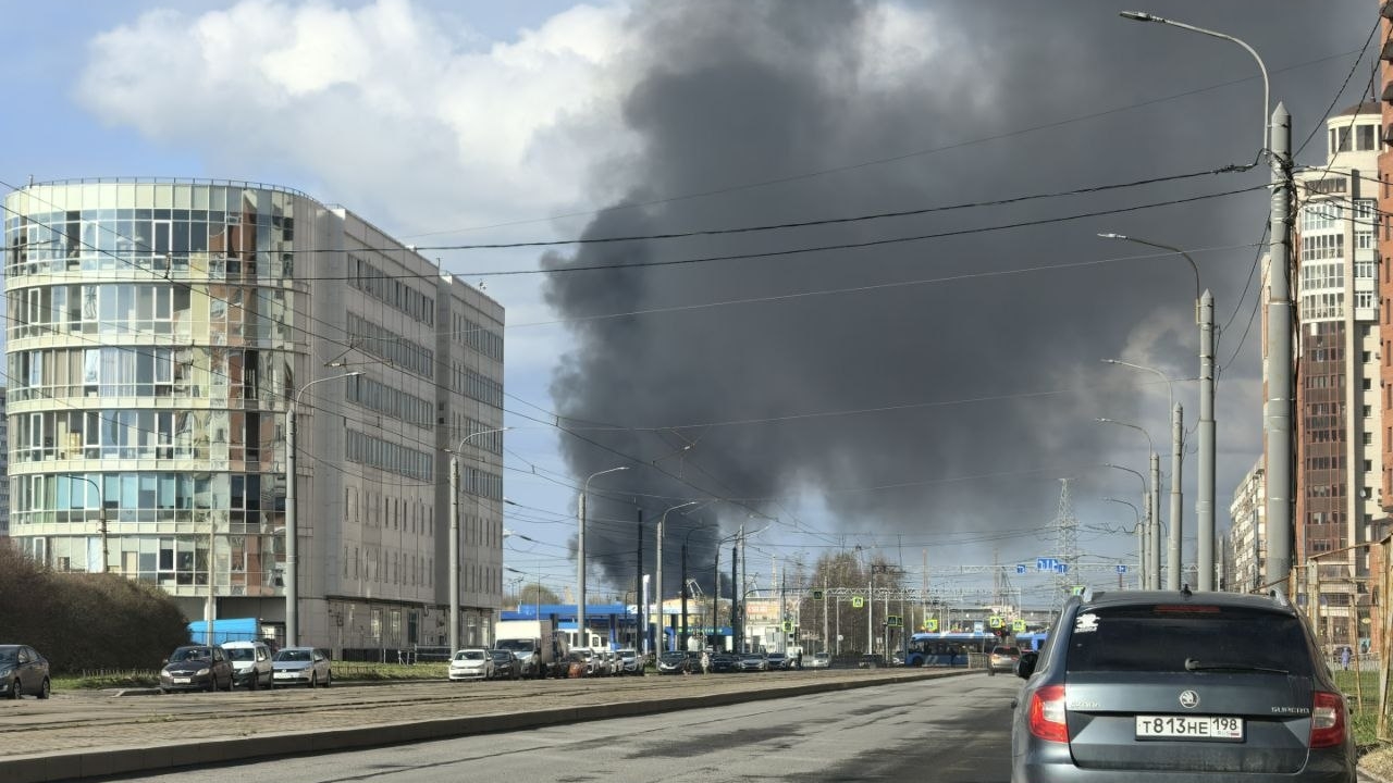 Стал известен источник дыма за «Юноной» — горела резина