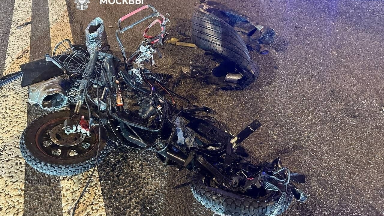 При массовом ДТП в центре Москвы оторвало голову курьеру на электровелосипеде