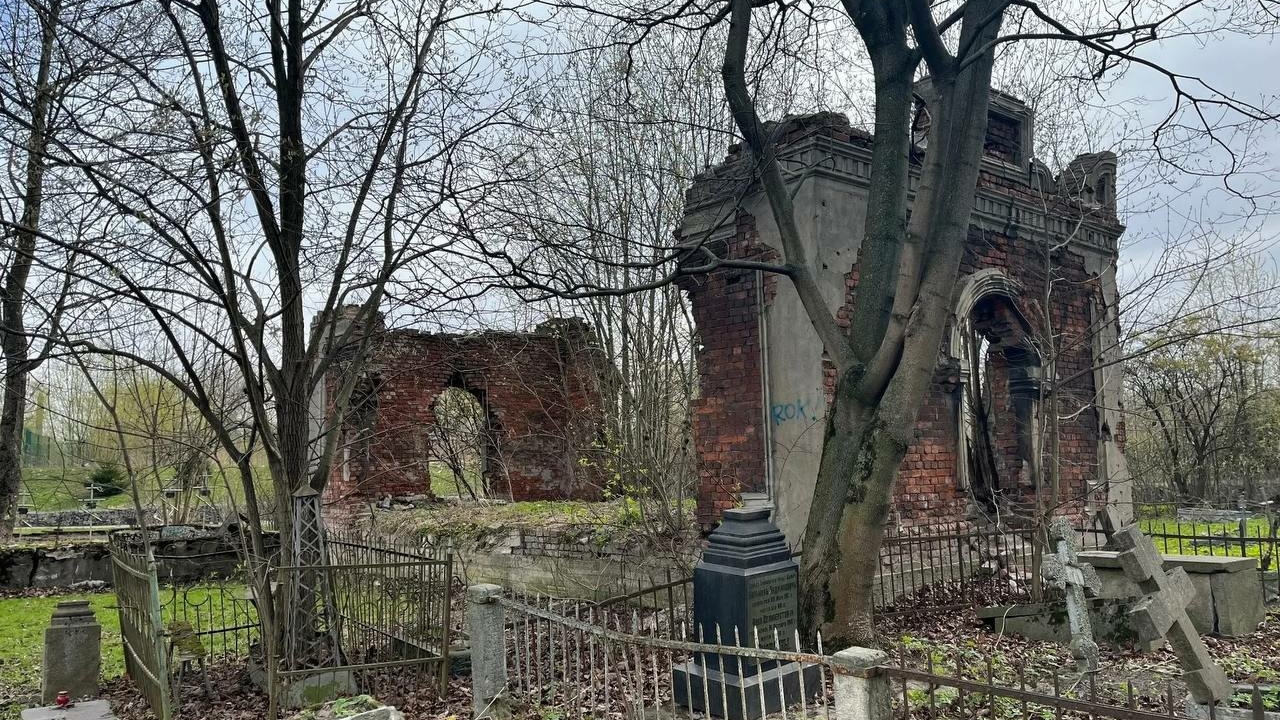 У старинного кладбища на юге Петербурга выявили признаки памятника
