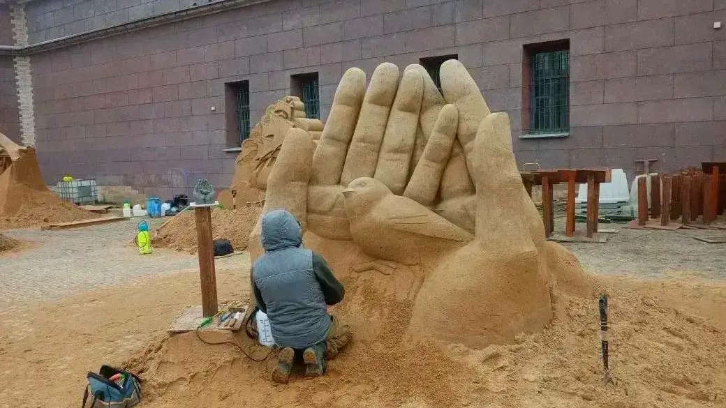 Петербуржцы увидят песчаные фигуры у стен Петропавловки