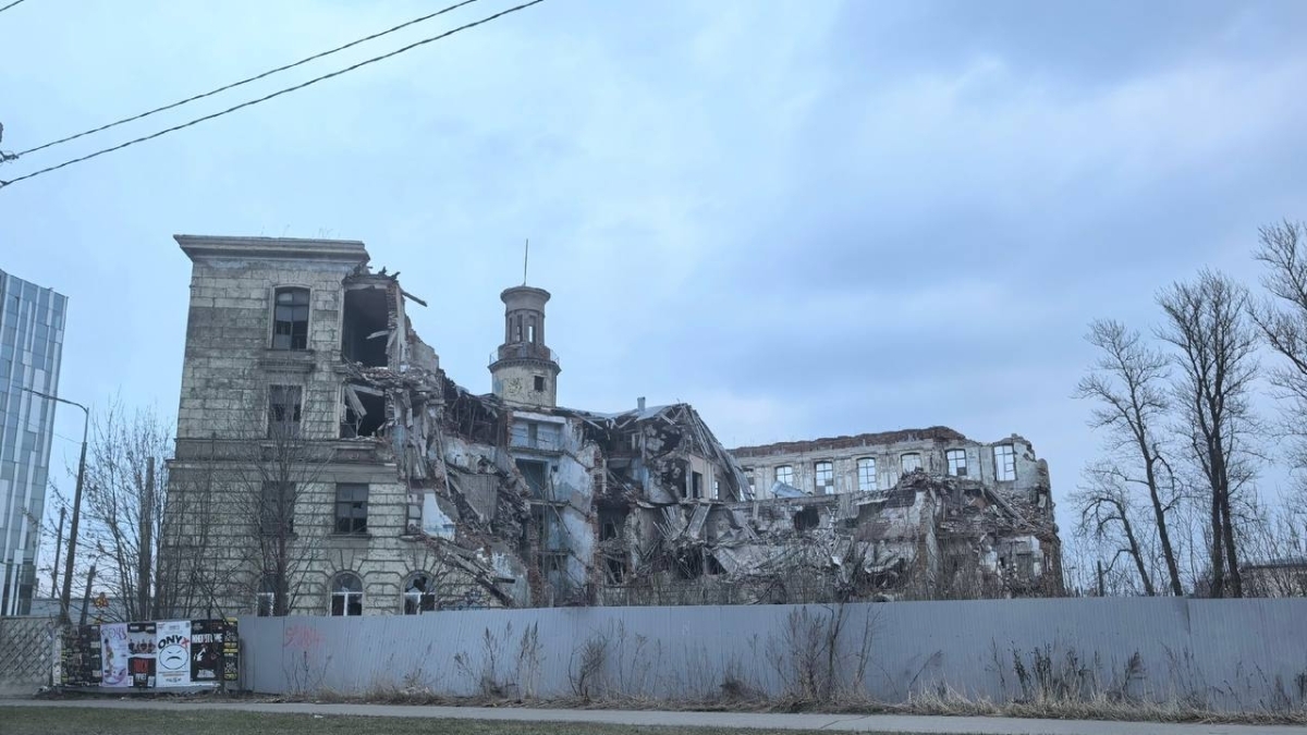 В Петербурге сносят НИЦ РВиО на Хрустальной