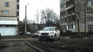 Петербургские водители стали культурнее: почти не паркуются на детских площадках
