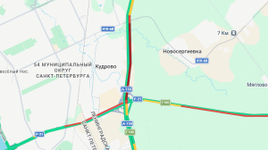 Пробка в три км растянулась на КАД в Ленобласти из-за столкновения легковушек и газели