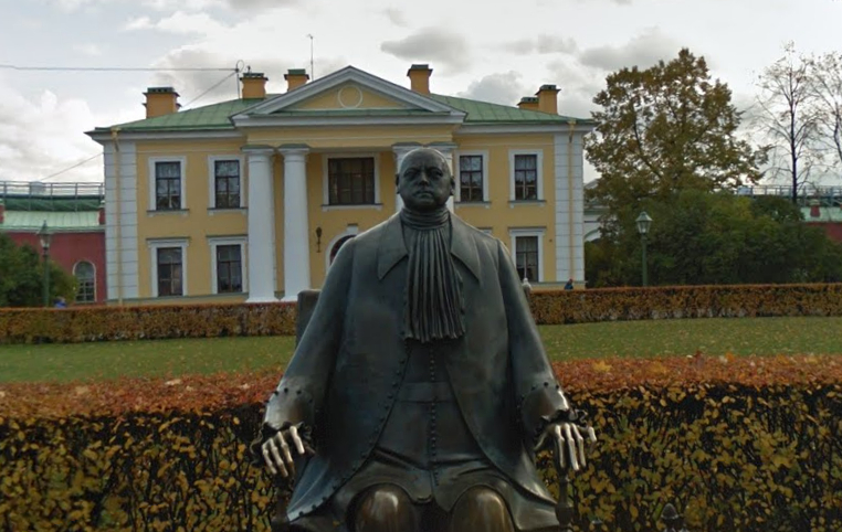 Памятник в Петропавловской крепости