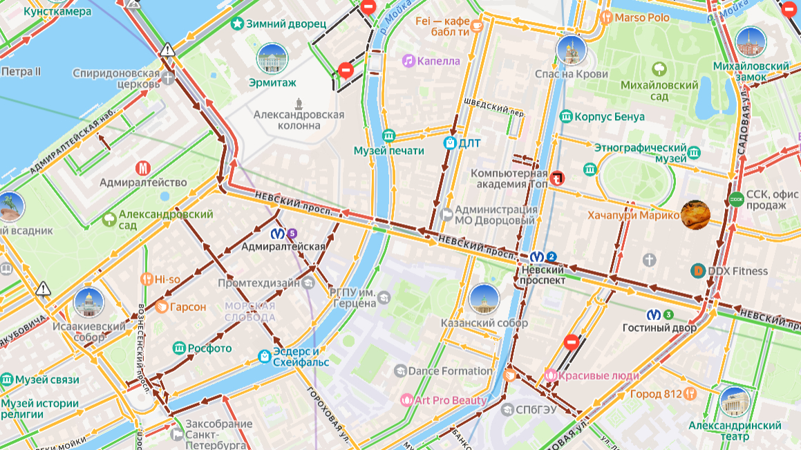 Пробка в 3 км парализовала Невский в Петербурге