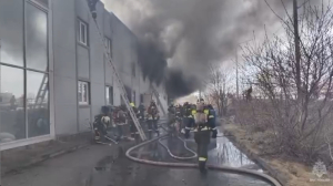 Горящий автосервис на Кушелевской дороге Петербурга с номером 1БИС тушат 28 пожарных