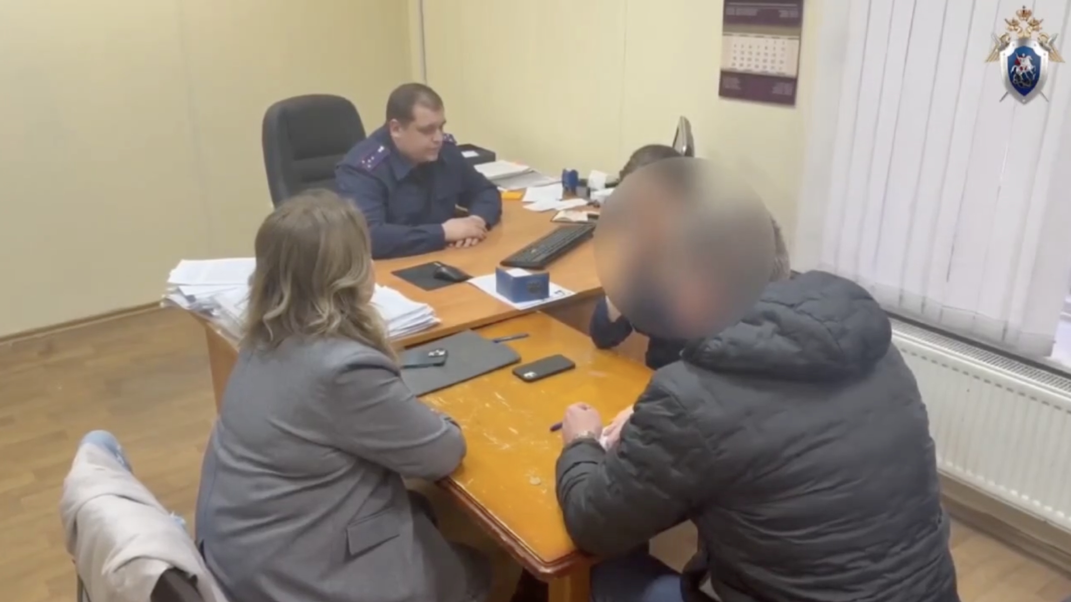 В Купчино начальника отдела по вопросам миграции заподозрили во взятках на 16 млн рублец