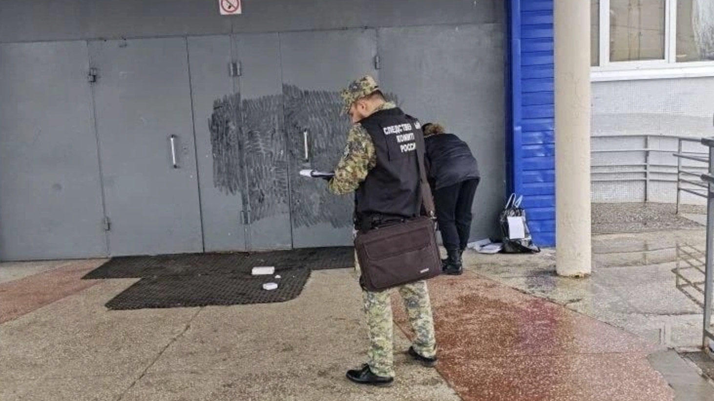 Бился головой о стенку и кричал матом: что известно о школьнике из Добрянки, убившем педагога кухонным ножом