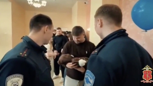 Инспекторы ГИБДД помогли начавшей рожать в пробке на КАД девушке доехать до больницы