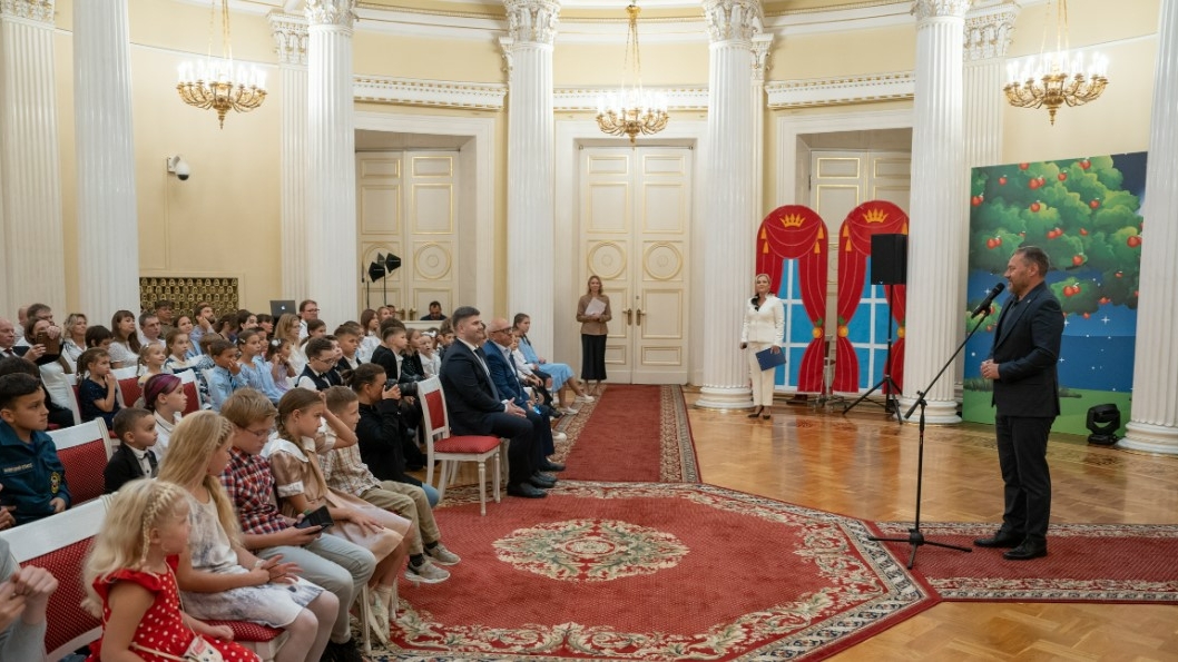 Для юных петербуржцев устроят три праздника в ЗакСе за 3 млн