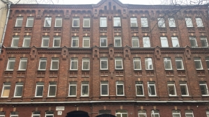 В старинном доме на Петроградке продают семь квартир «свободного назначения»