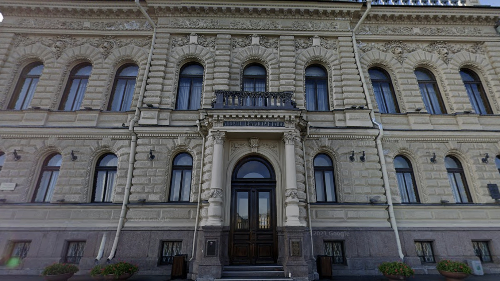 Строительные леса и звуки дрели: что ждет решивших пожениться во Дворце бракосочетания №1 летом 2026 года