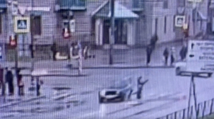 Парень на «Жигули» снес 10-летнего мальчика на Лени Голикова: видео