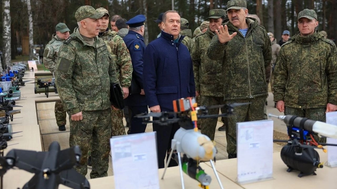 Дмитрий Медведев оценил подготовку операторов FPV‑дронов в Ленобласти
