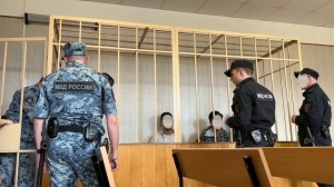 Суд отправил в СИЗО троих подростков, напавших на петербуржцев с газовым баллоном