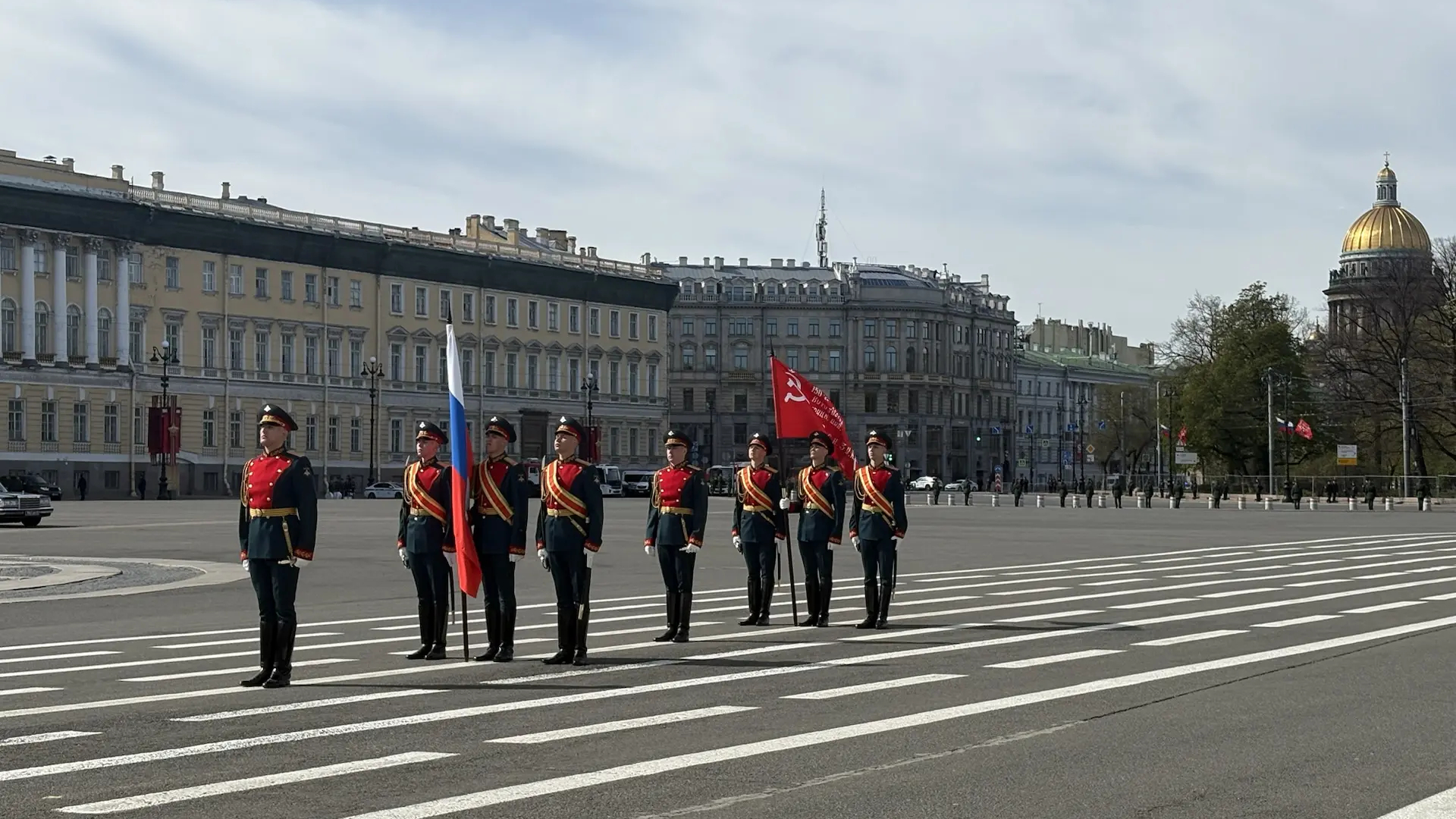 Интернет «летал» во время парада Победы на Дворцовой в Петербурге