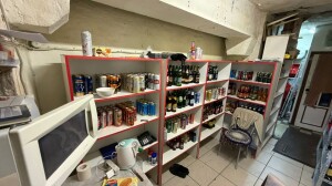 Нелегалы, спиртное по ночам и отсутствие лицензии: полиция прикрыла магазины и бары в 4 районах Петербурга