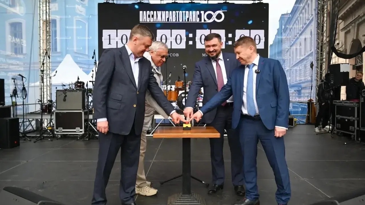 Делегации из 50 российских регионов и шести стран объединились на «ТранспортФесте» в Петербурге