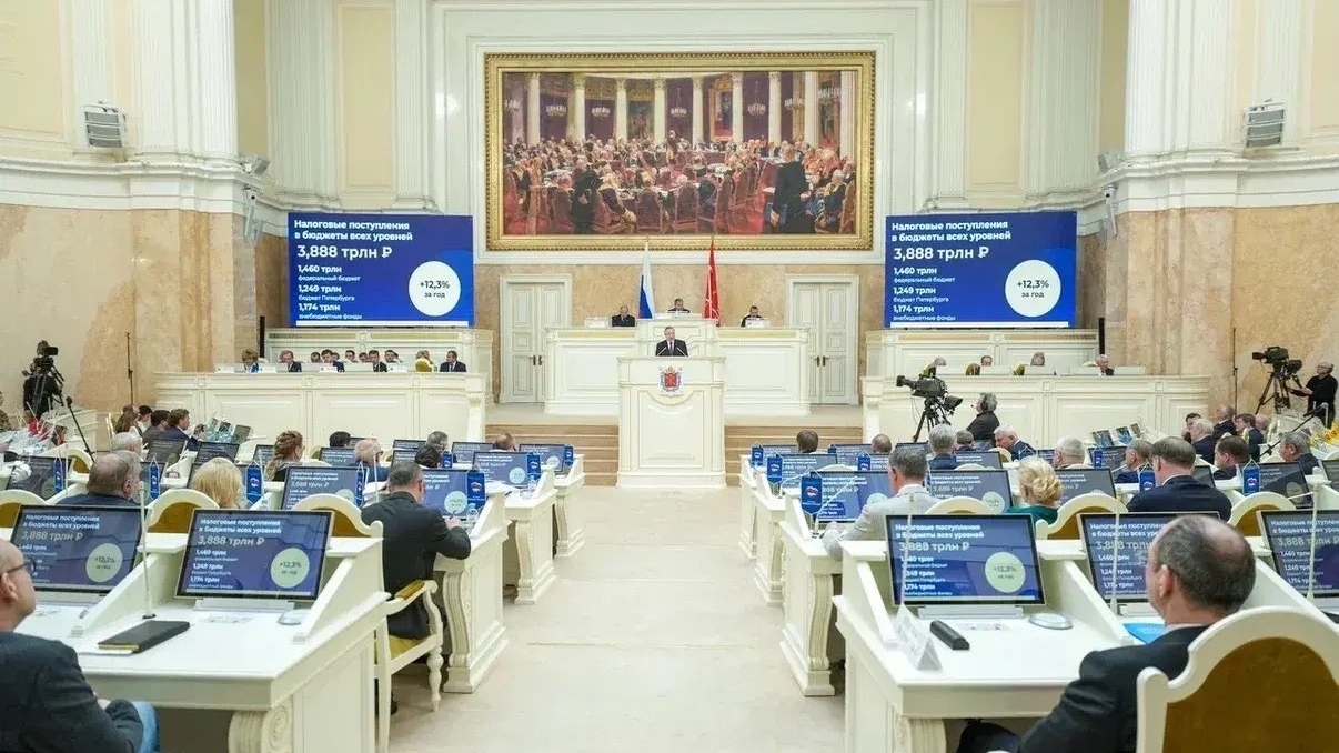 В Петербурге обновили транспорт, а промышленность выросла на 60%: «10 приоритетов развития» работают