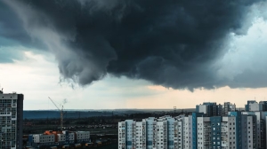 Ночная гроза и ливень разбудили петербуржцев