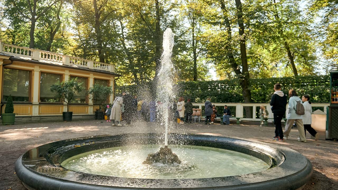 Петербуржцам и гостям города вновь открыт вход в Летний сад